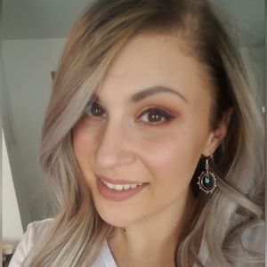 Meet your Posher, Casandra